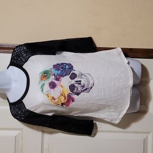 3/4 lace sleeve top with Day of the dead skull Size Medium